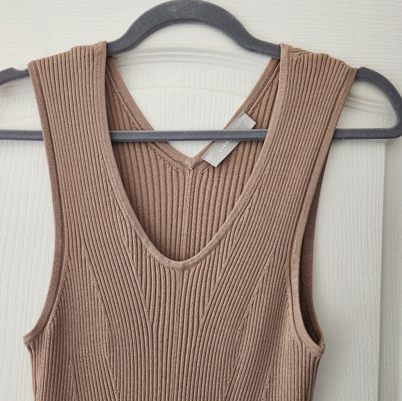 Everlane ribbed midi dress in size medium, sand color - Picture 3 of 4